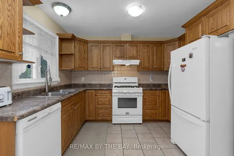 96 46th St, Wasaga Beach, ON L9Z 1Y7