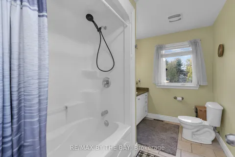 96 46th St, Wasaga Beach, ON L9Z 1Y7