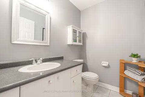 20 Jagges Dr, Barrie, ON L4N 0X1