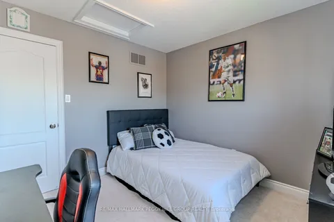 82 Nathan Cres, Barrie, ON L4N 0S6