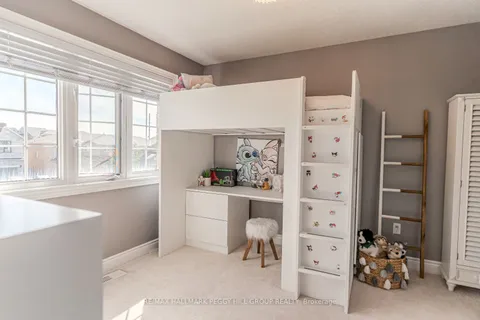 82 Nathan Cres, Barrie, ON L4N 0S6