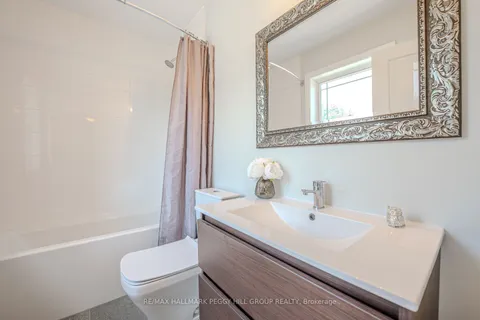 376 Blake St, Barrie, ON L4M 1L3