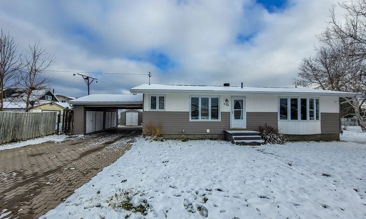 450 De Maricourt Ave, Iroquois Falls, ON P0K 1G0