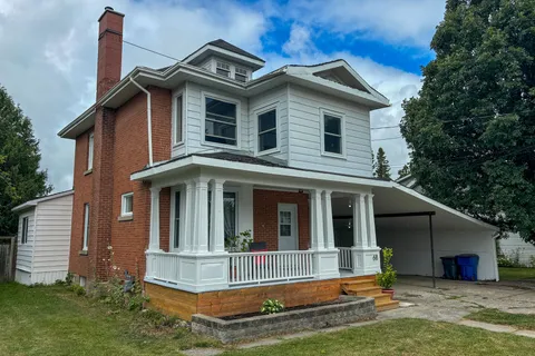 68 John St, Temiskaming Shores, ON P0J 1P0