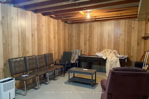 58 Tenth St, Armstrong, ON P0J 1E0