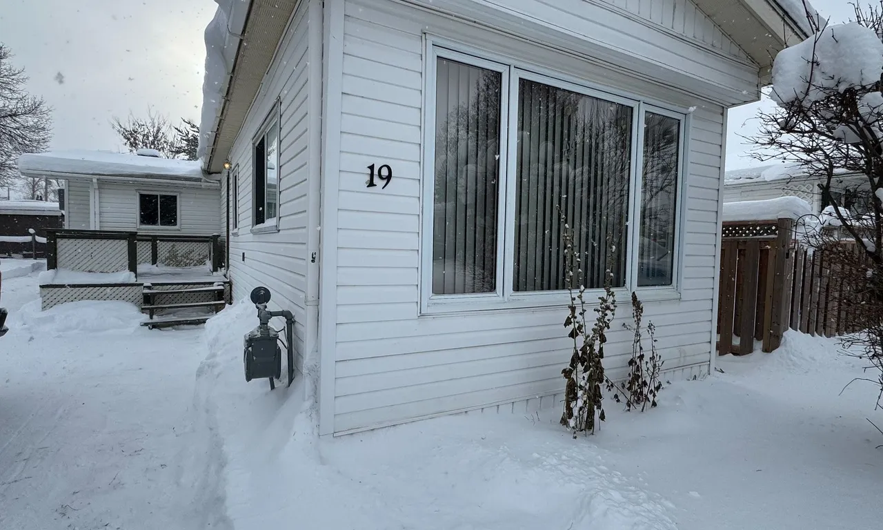 19 Bunker Ave, Timmins, ON P4N 8R7