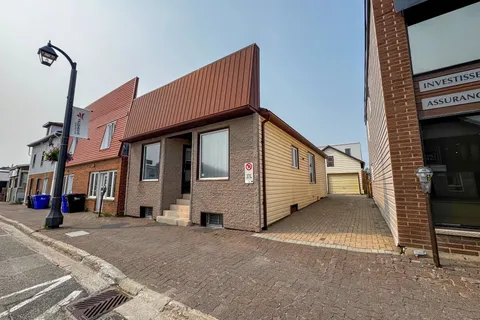 906 George Street, Hearst, ON P0L 1N0