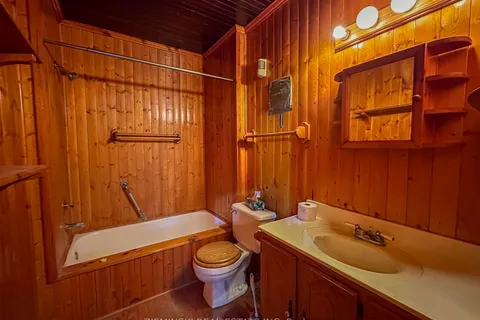 1262 Moffat Rd, Iroquois Falls, ON P0K 1G0