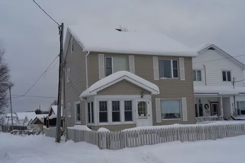 62 Woods St, Kirkland Lake, ON P2N 3B9