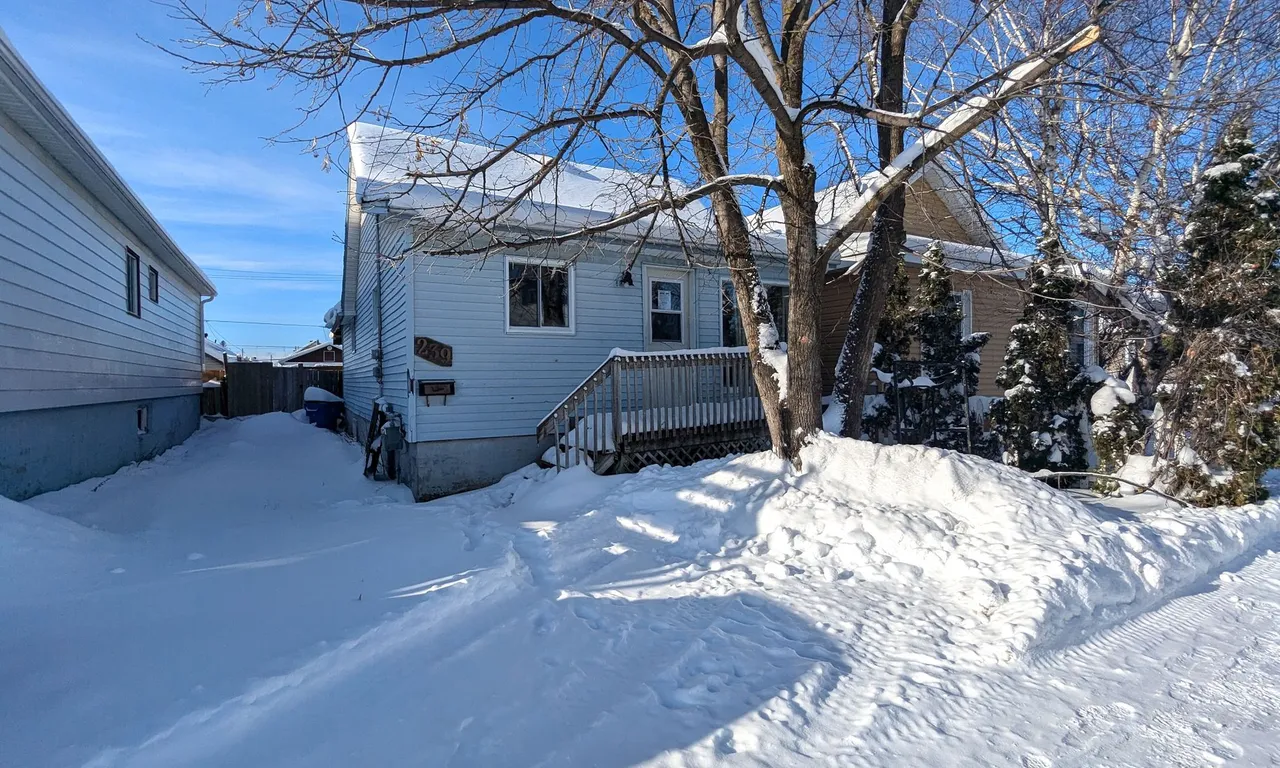 239 Birch St, Timmins, ON P4N 6E4