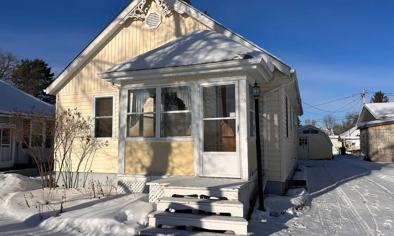 24 Aurora Ave, Kapuskasing, ON P5N 1J7