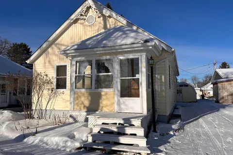 24 Aurora Ave, Kapuskasing, ON P5N 1J7