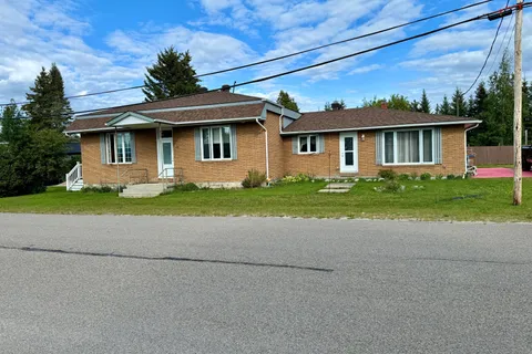 21 Jacques Avenue, Fauquier-Strickland, ON P0L 1G0