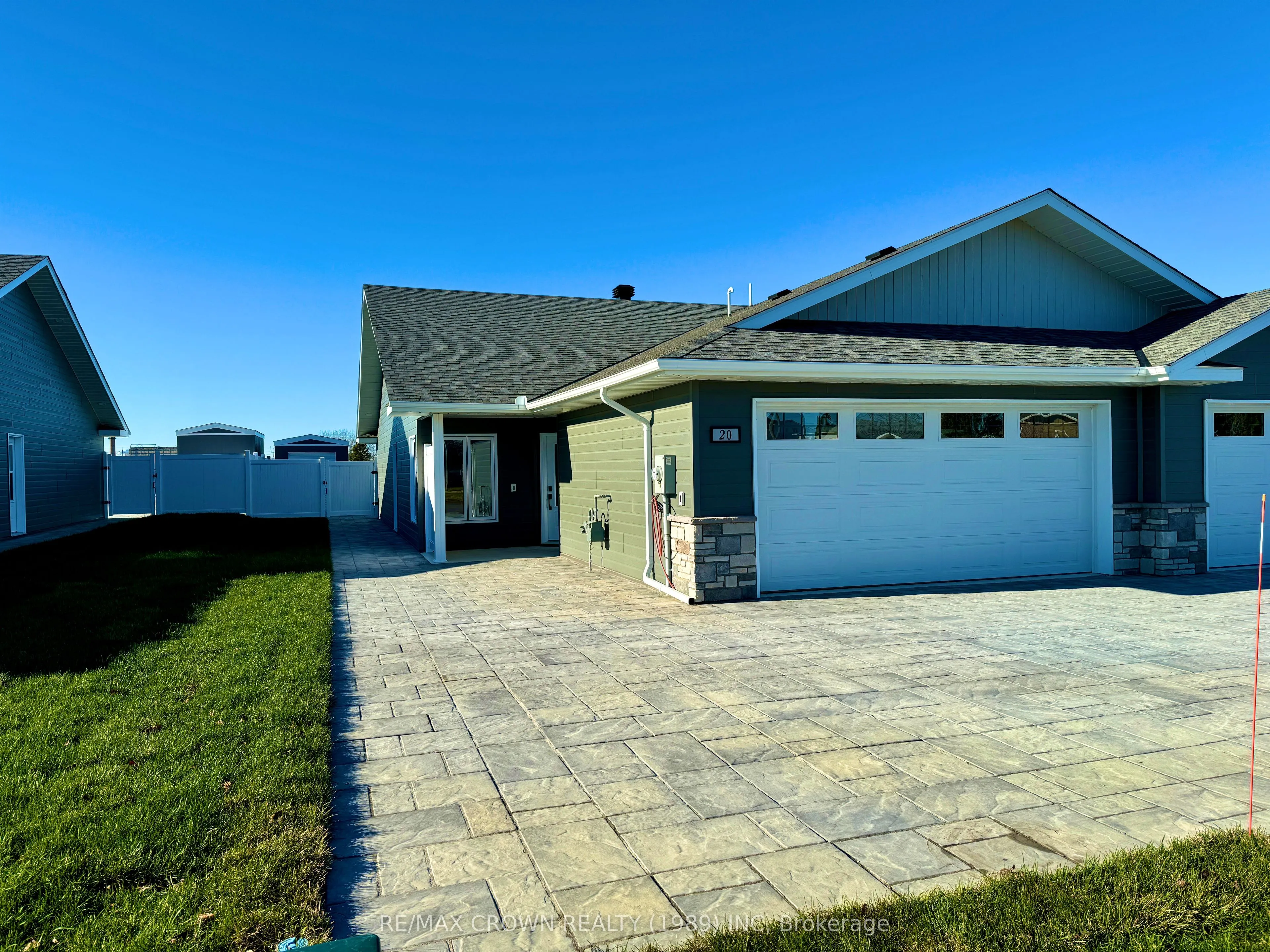 20 Golf Street, Kapuskasing, ON P5N 3J6