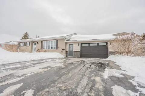 54 Ottawa Street, Kapuskasing, ON P5N 1Y7