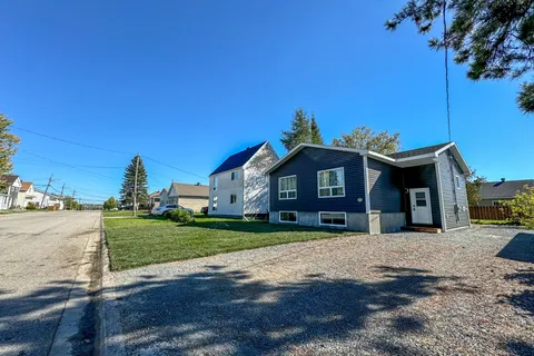 213 Teefy Street, Iroquois Falls, ON P0K 1G0