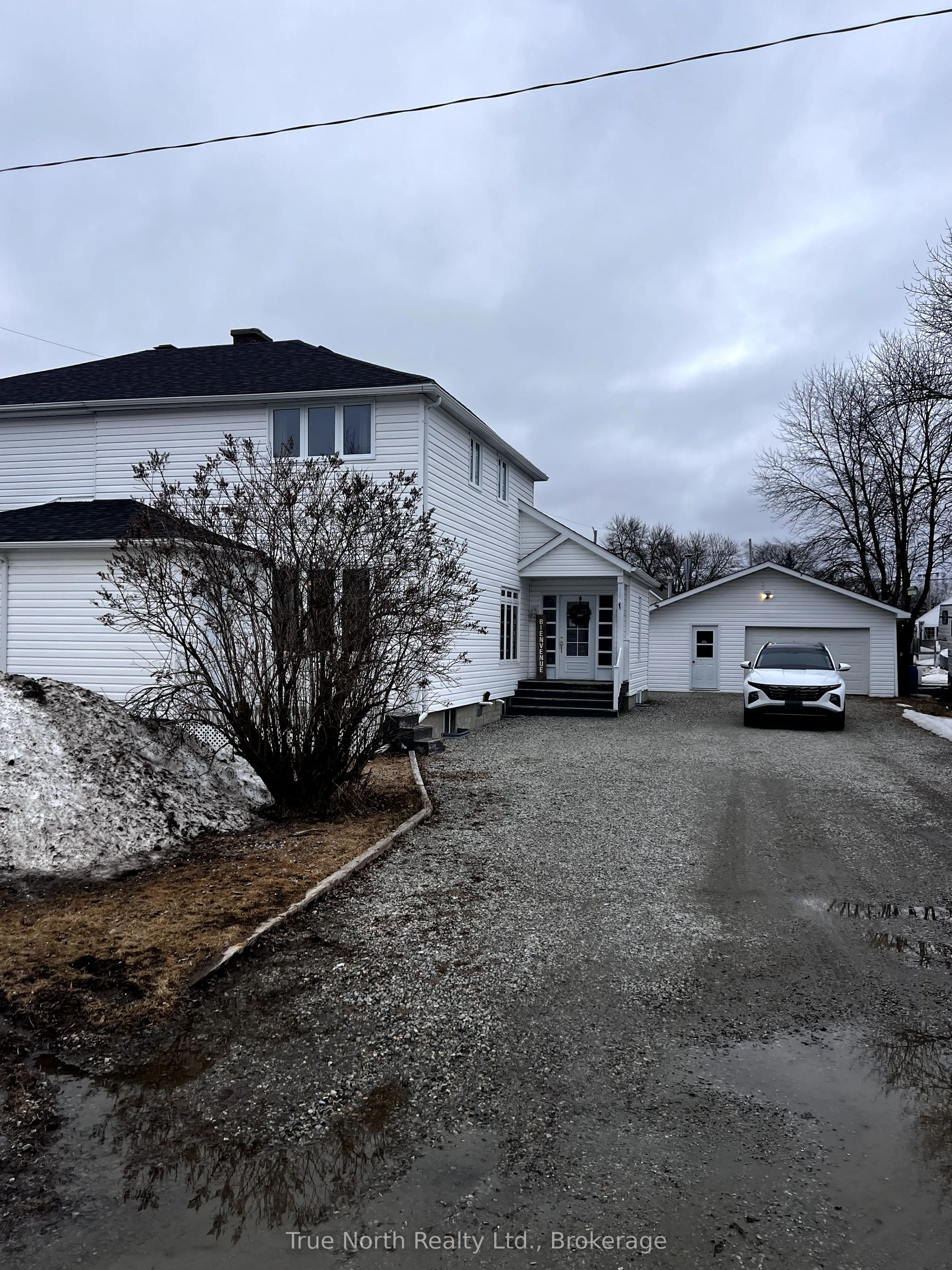 18 Victoria Street, Kapuskasing, ON P5N 1K7