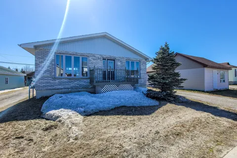 677 Victoria Road, Iroquois Falls, ON P0K 1G0