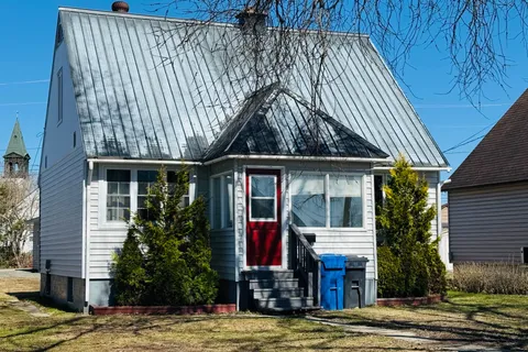 40 Bowman Avenue, Kapuskasing, ON P5N 1N1