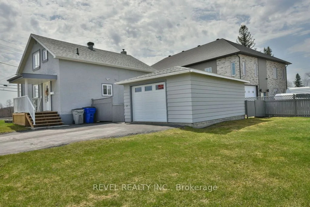 864 Riverside Drive, ON P4N 3W2