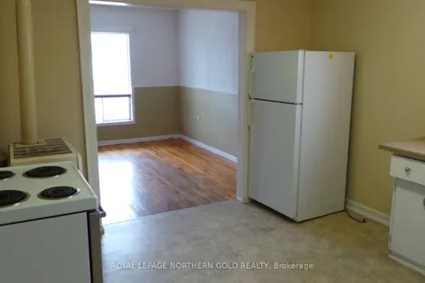 8 Poplar Avenue, ON P2N 2M3