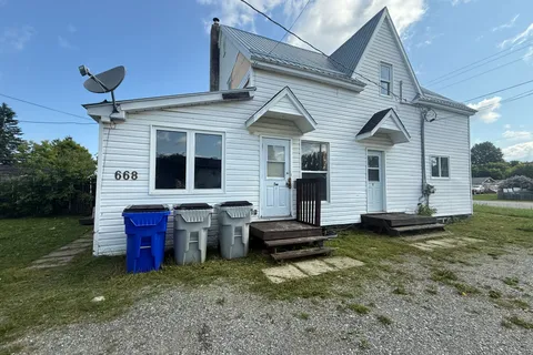 668 Lillian Avenue, ON P4N 3X3