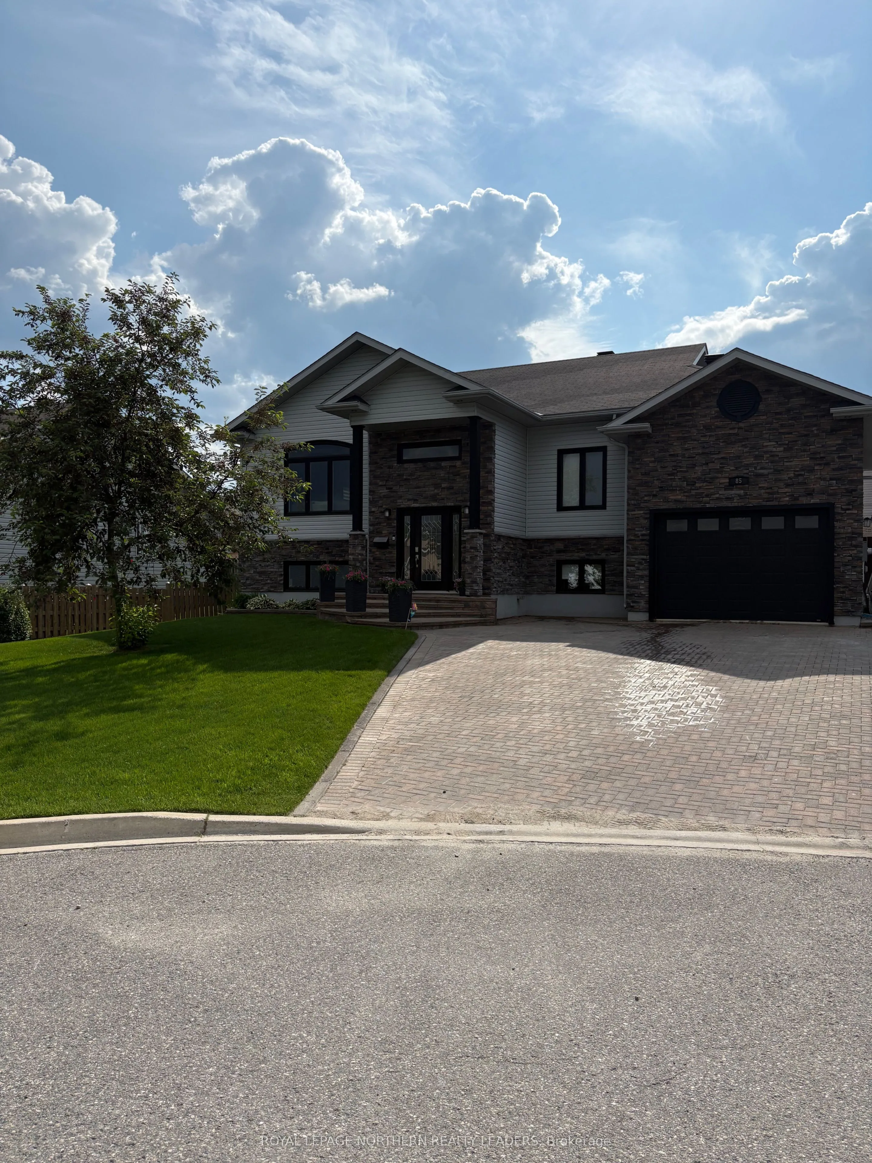 85 Diamond Court, ON P4R 1N6