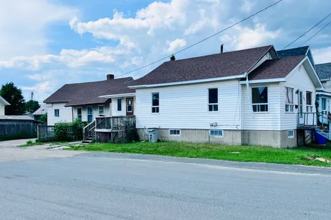 203 Maple Street, ON P4N 6B9