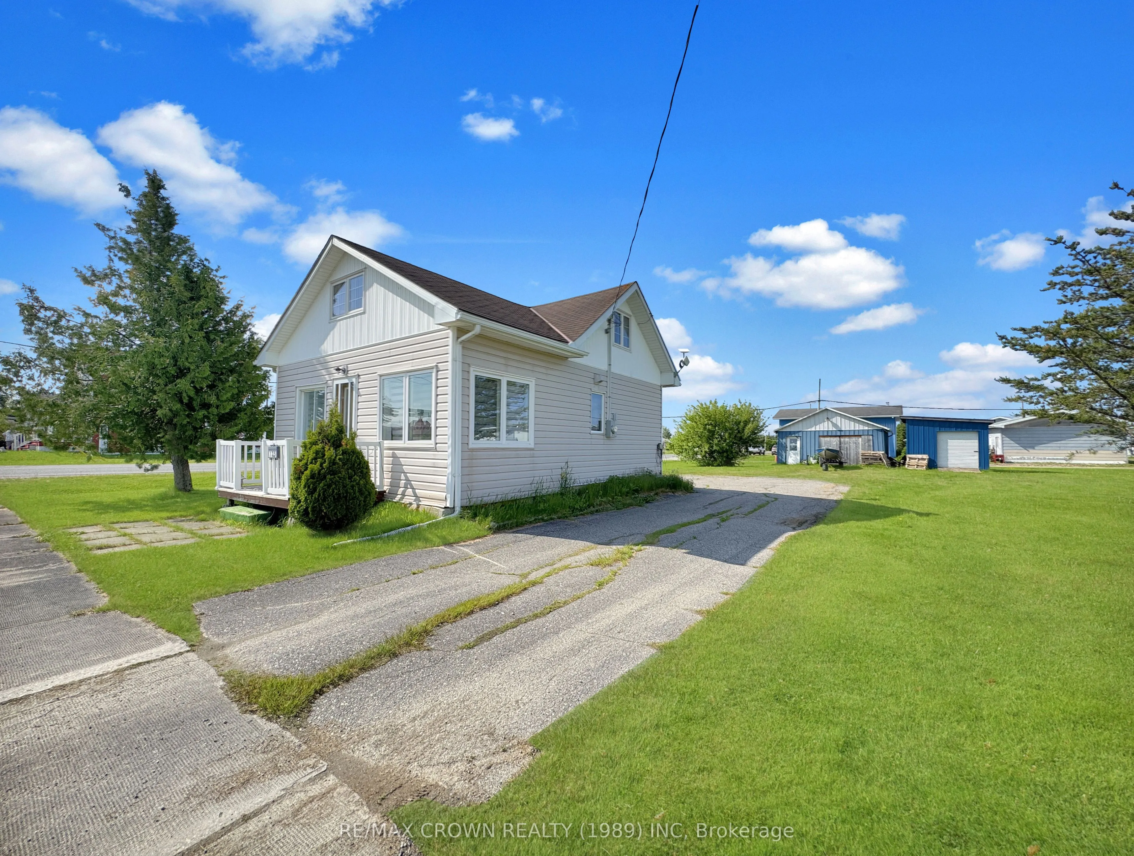 135 Queen Street, ON P0L 1T0