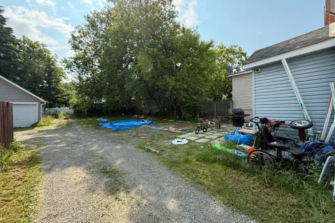 148 Pine Street, ON P4N 6L1