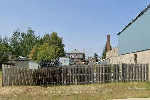 429 B Spruce Street, ON P4N 2N6