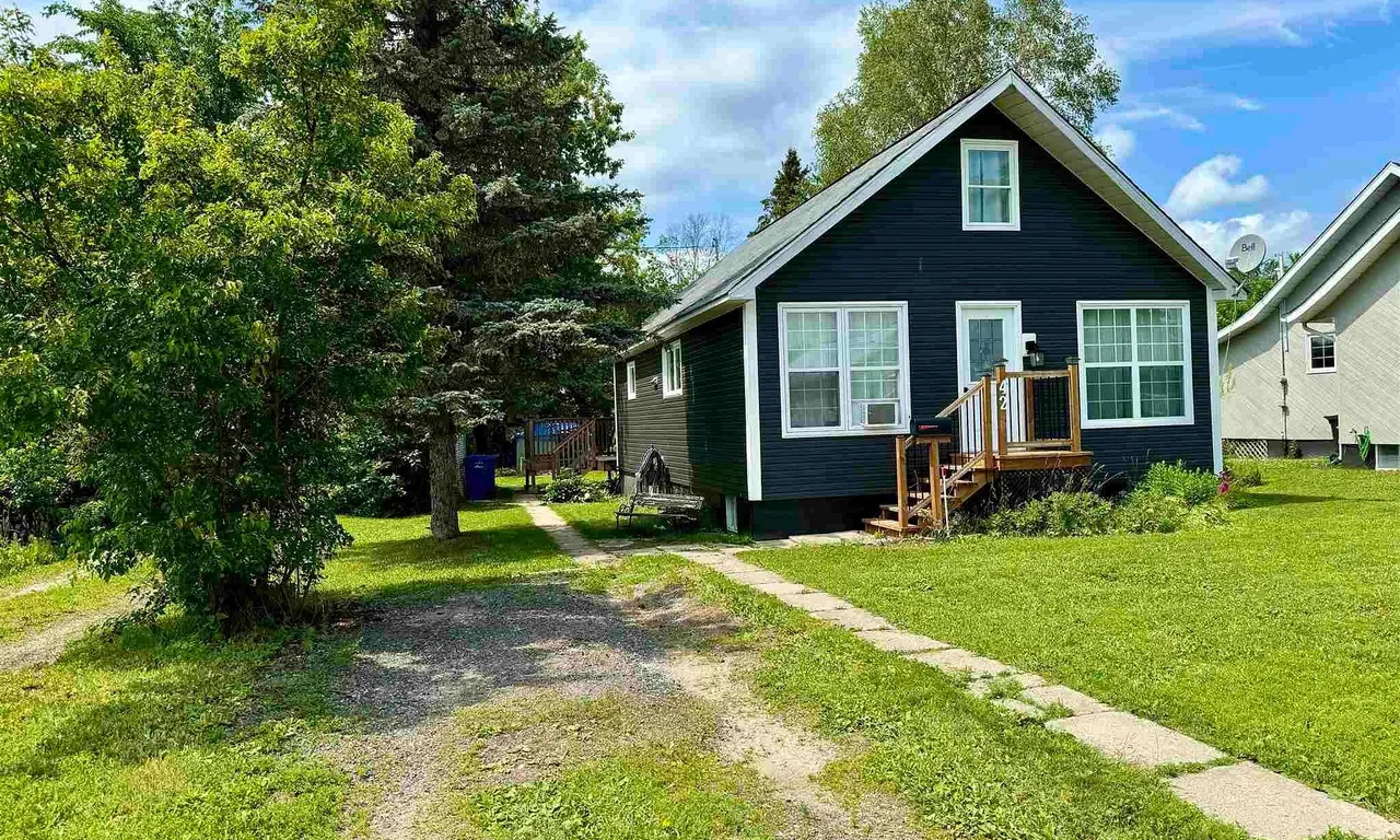 42 King St, Kapuskasing, ON P5N 1K4