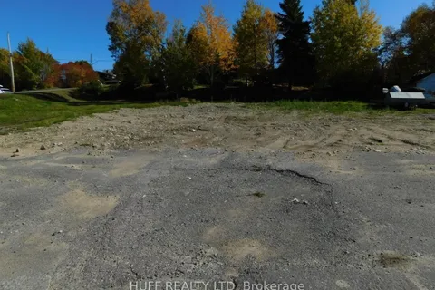 59 Commissioner St, Larder Lake, ON P0J 1H0