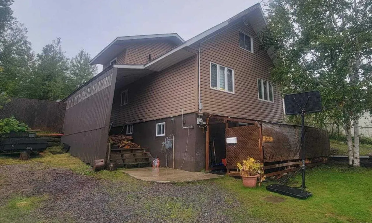 105 Federal St, Kirkland Lake, ON P2N 1G1