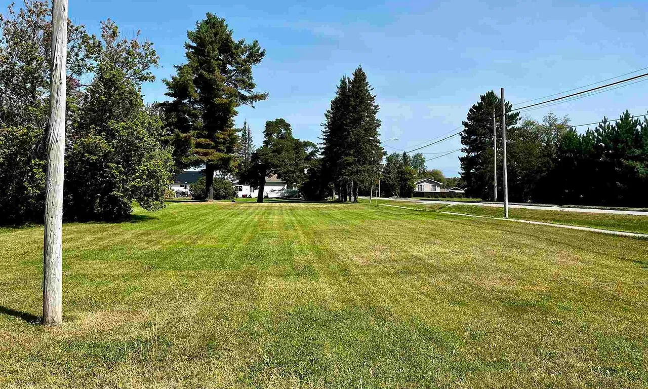 44 PINE St, James, ON P0J 1G0