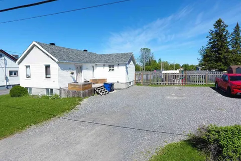 78 King St, Temiskaming Shores, ON P0J 1R0