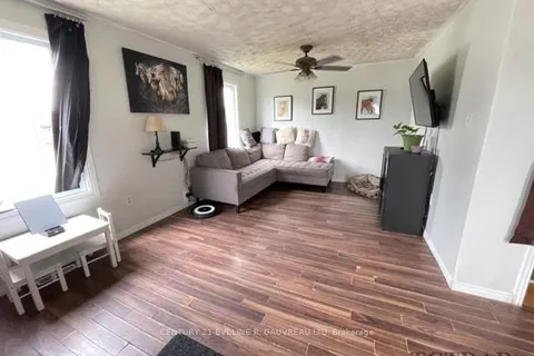 78 King St, Temiskaming Shores, ON P0J 1R0