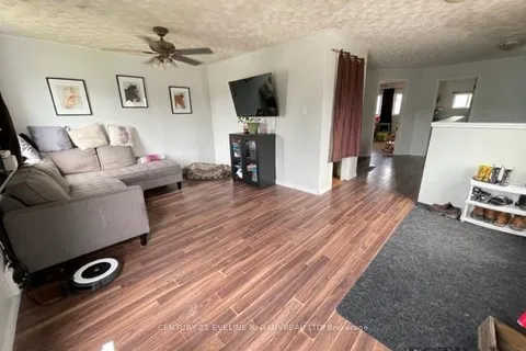 78 King St, Temiskaming Shores, ON P0J 1R0