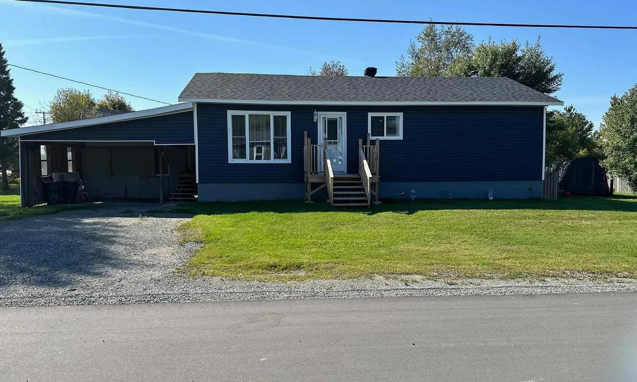 22-24 Commissioner St, Larder Lake, ON P0K 1L0