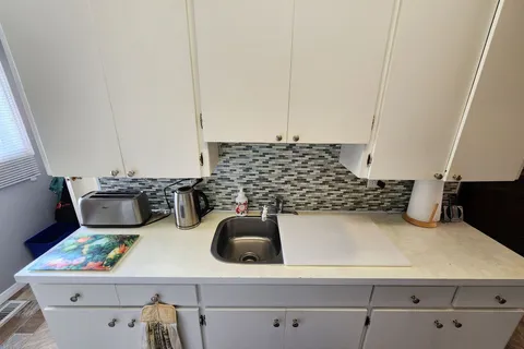 105 Taylor Ave, Kirkland Lake, ON P2N 2L8