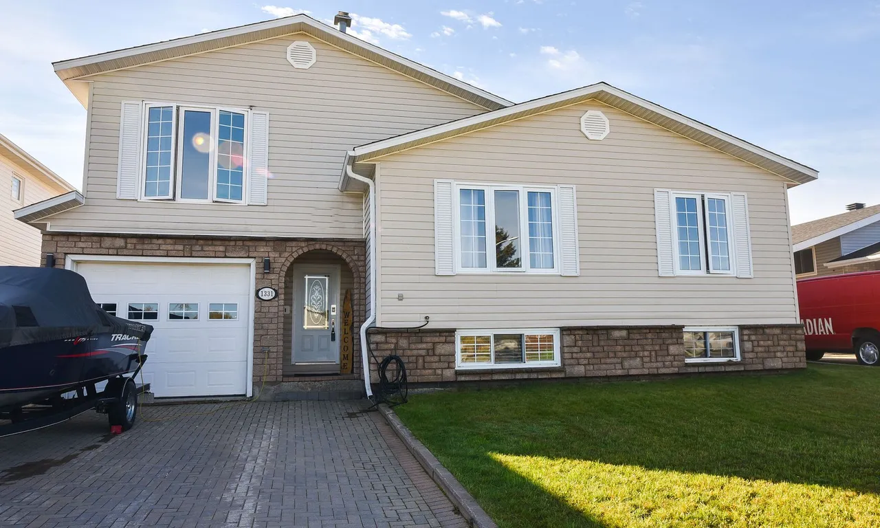 1331 Park Ave, Timmins, ON P4R 1M1