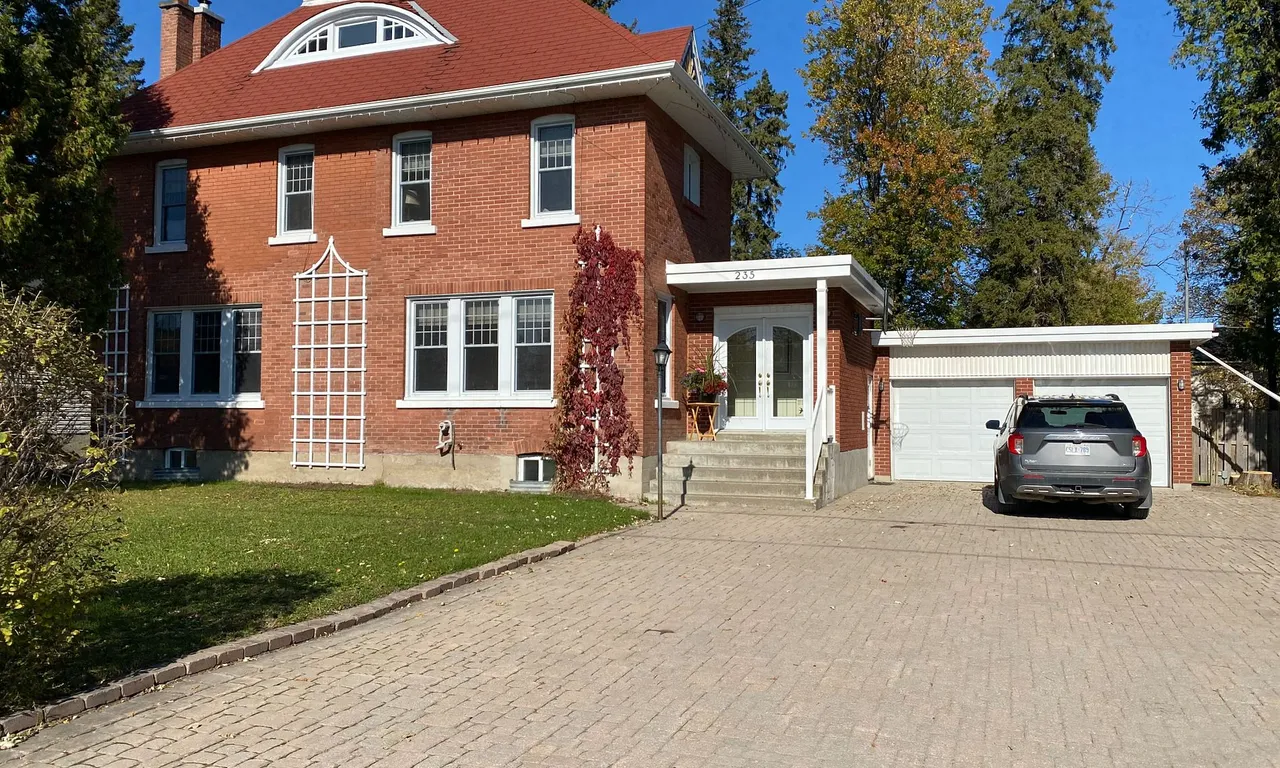 235 Broadwood Ave, Temiskaming Shores, ON P0J 1P0