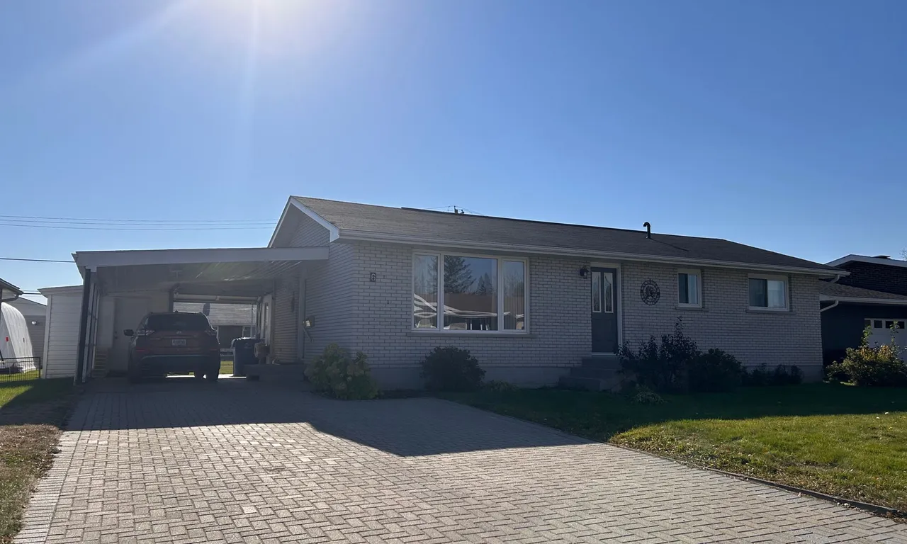 6 Seaborne Cres, Kapuskasing, ON P5N 1L9