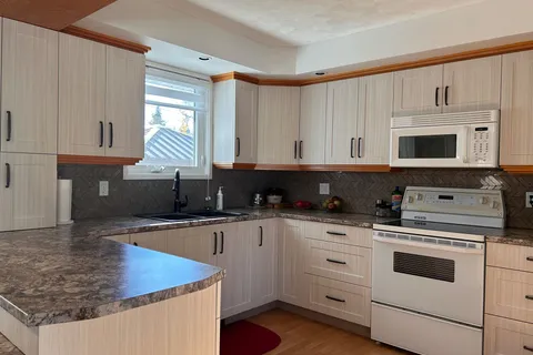 6 Seaborne Cres, Kapuskasing, ON P5N 1L9