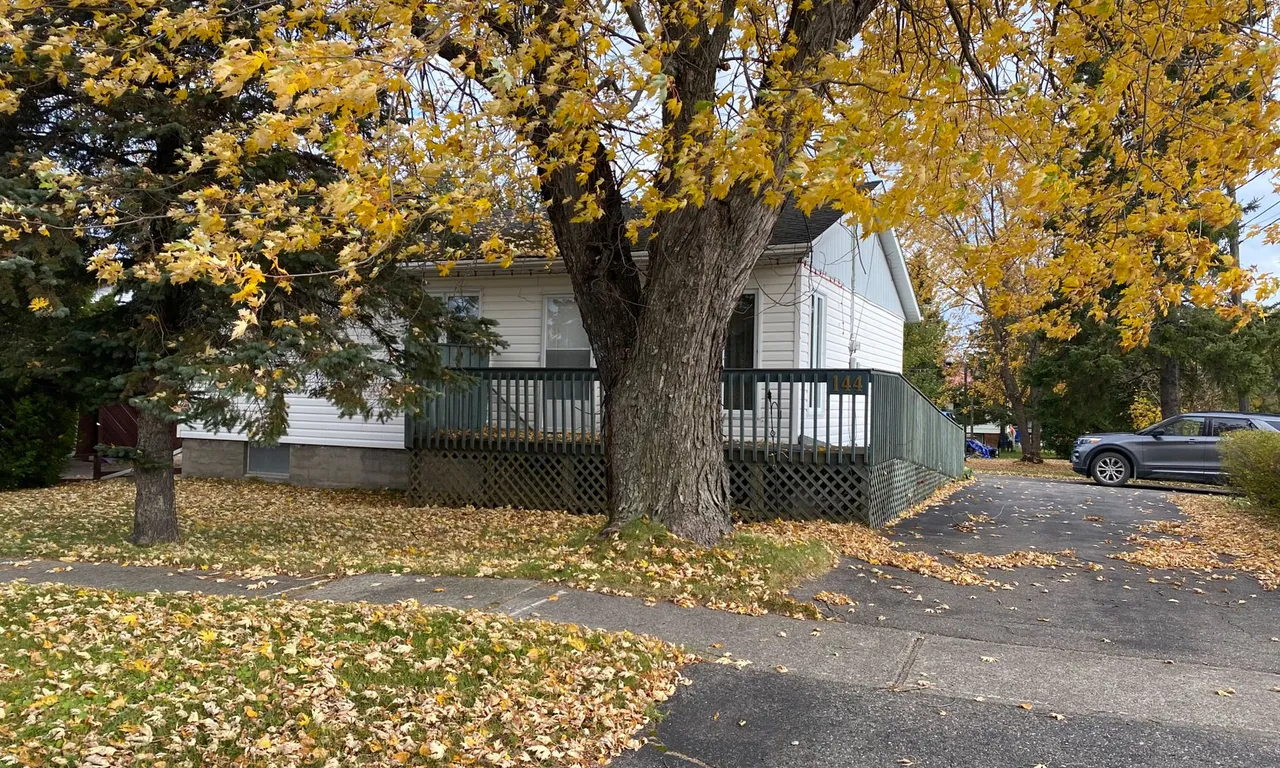 144 Cross Lake Rd, Temiskaming Shores, ON P0J 1R0