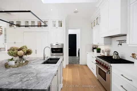 584 Wildwood Dr, Oakville, ON L6K 1V3