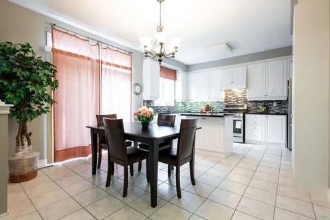 5178 Churchill Meadows Blvd, Mississauga, ON L5M 8B6