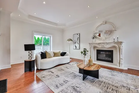 192 Waneta Dr, Oakville, ON L6H 4S3