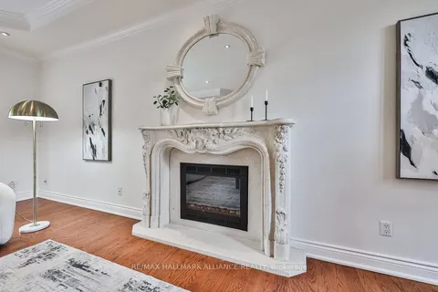 192 Waneta Dr, Oakville, ON L6H 4S3