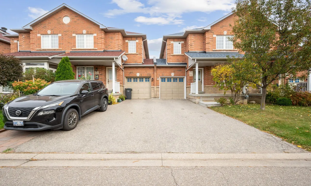 4909 James Austin Dr, Mississauga, ON L4Z 4H5